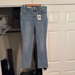 Women’s Light Wash Straight Cut Jeans